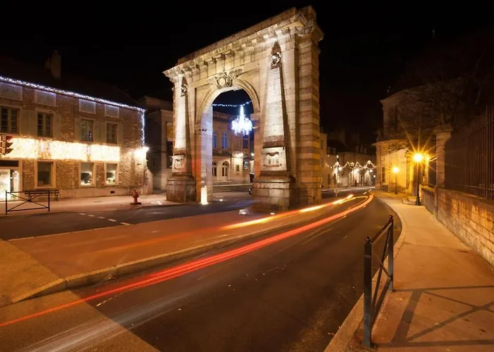 Le Logement Des Gardes De La Porte De Beaune Au Xviie Siècle Atypique