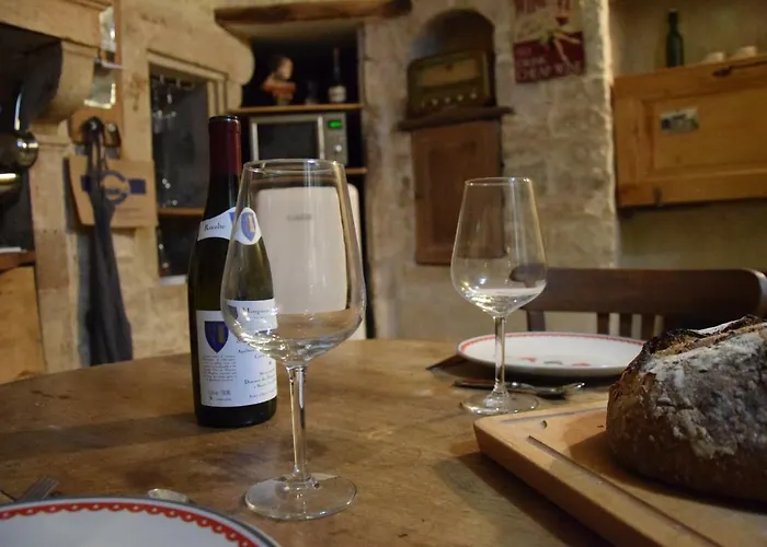 Le Logement Des Gardes De La Porte De Beaune Au Xviie Siècle Atypique * Beaune (Cote d'Or)