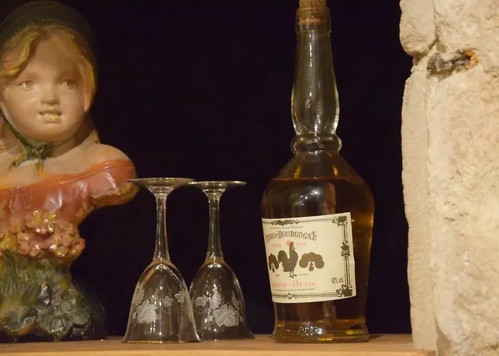 Insolite Le Logement Des Gardes De La Porte De Beaune Au Xviie Siecle Atypique * Beaune (Cote d'Or)